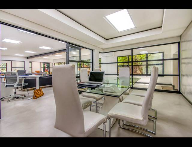 600M² OFFICE FOR SALE IN BRYANSTON